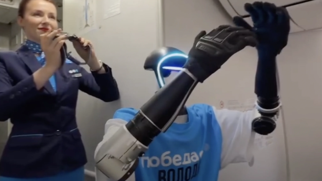 Dünyada ilk kez robot kabin memuru testi! Rus havayolu şirketi yaptı