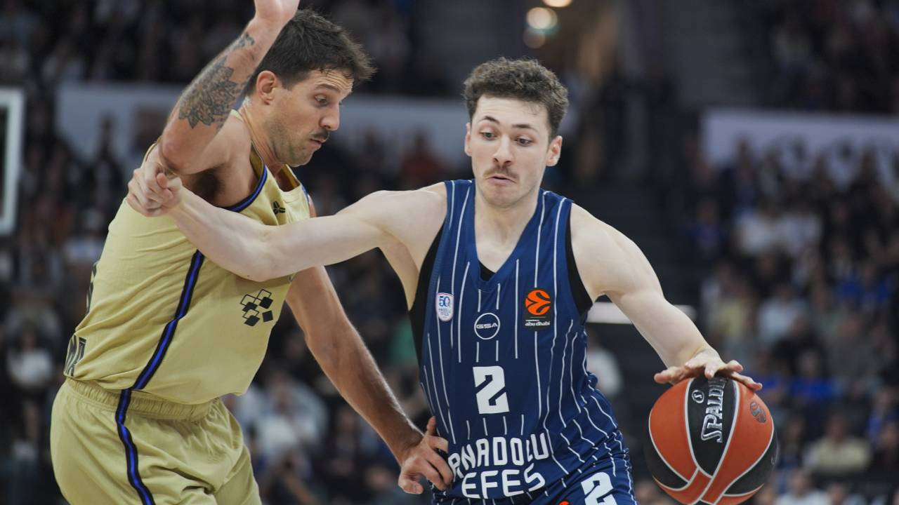 Anadolu Efes, Barcelona karşısında kazandı