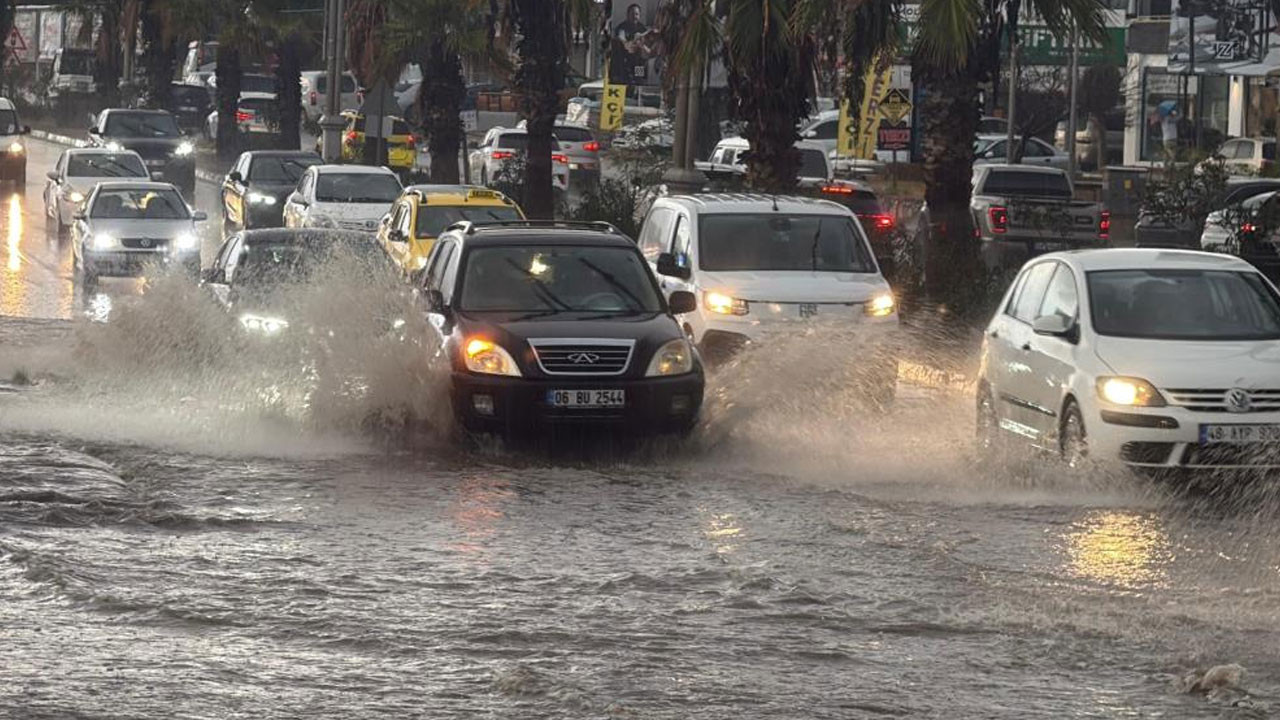 Bodrum'da sağanak etkili oldu!