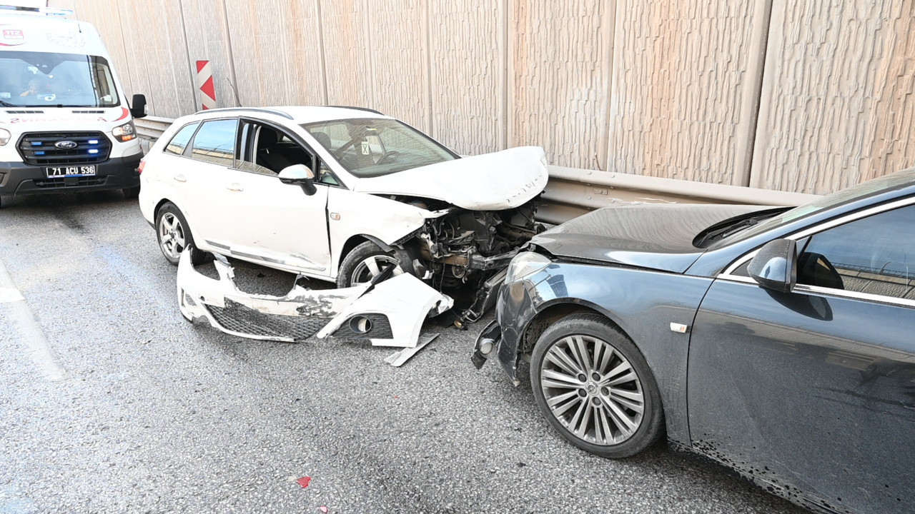 Kırıkkale'de zincirleme kaza! 4 kişi yaralandı