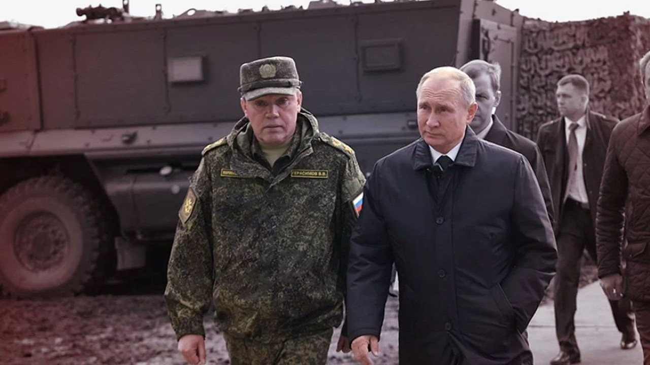 Rus Genelkurmay Başkanı Kupyansk'ın düştüğünü Putin'e açıkladı: 15 tabur kent çevresinde kuşatıldı... Ukrayna askerlerin teslim olmasına izin vermiyor