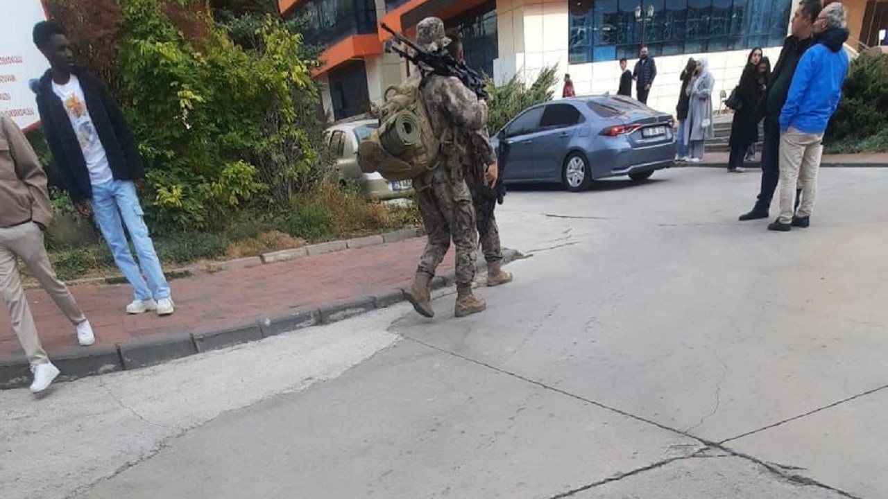 O üniversitede rehine krizi: Özel harekat kampüste