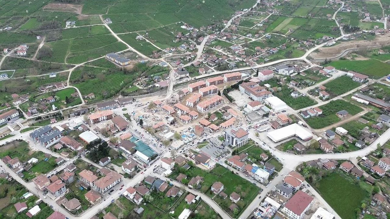 Düzce Çilimli'ye yıldırım düştü! 6 mahalle susuz kaldı