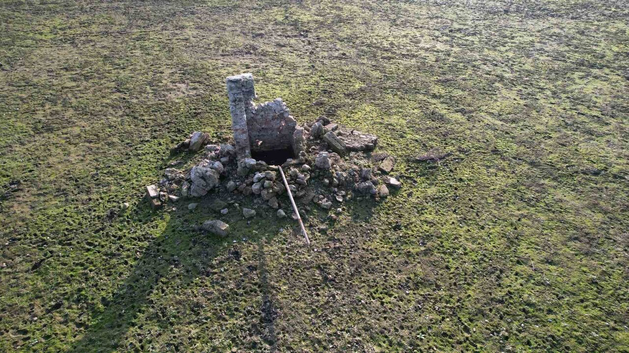 İstanbul'da sular çekilince ortaya çıktı!