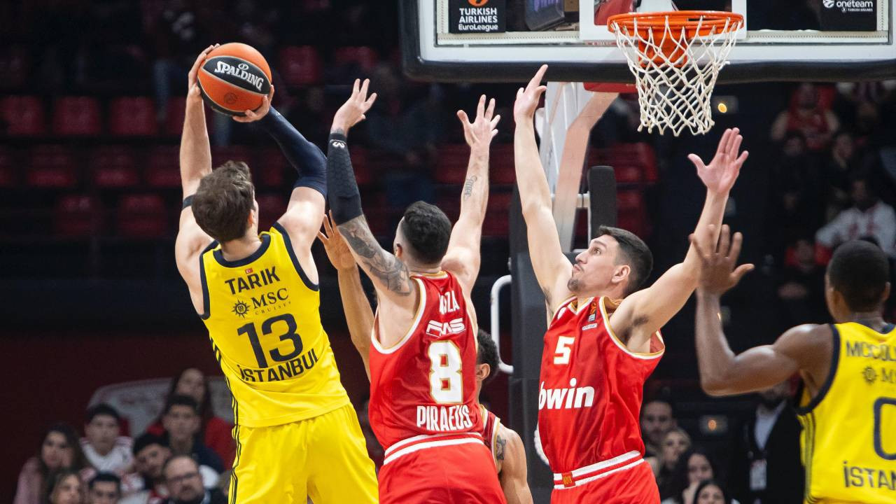 Olympiakos-Fenerbahçe Beko maçı ertelendi