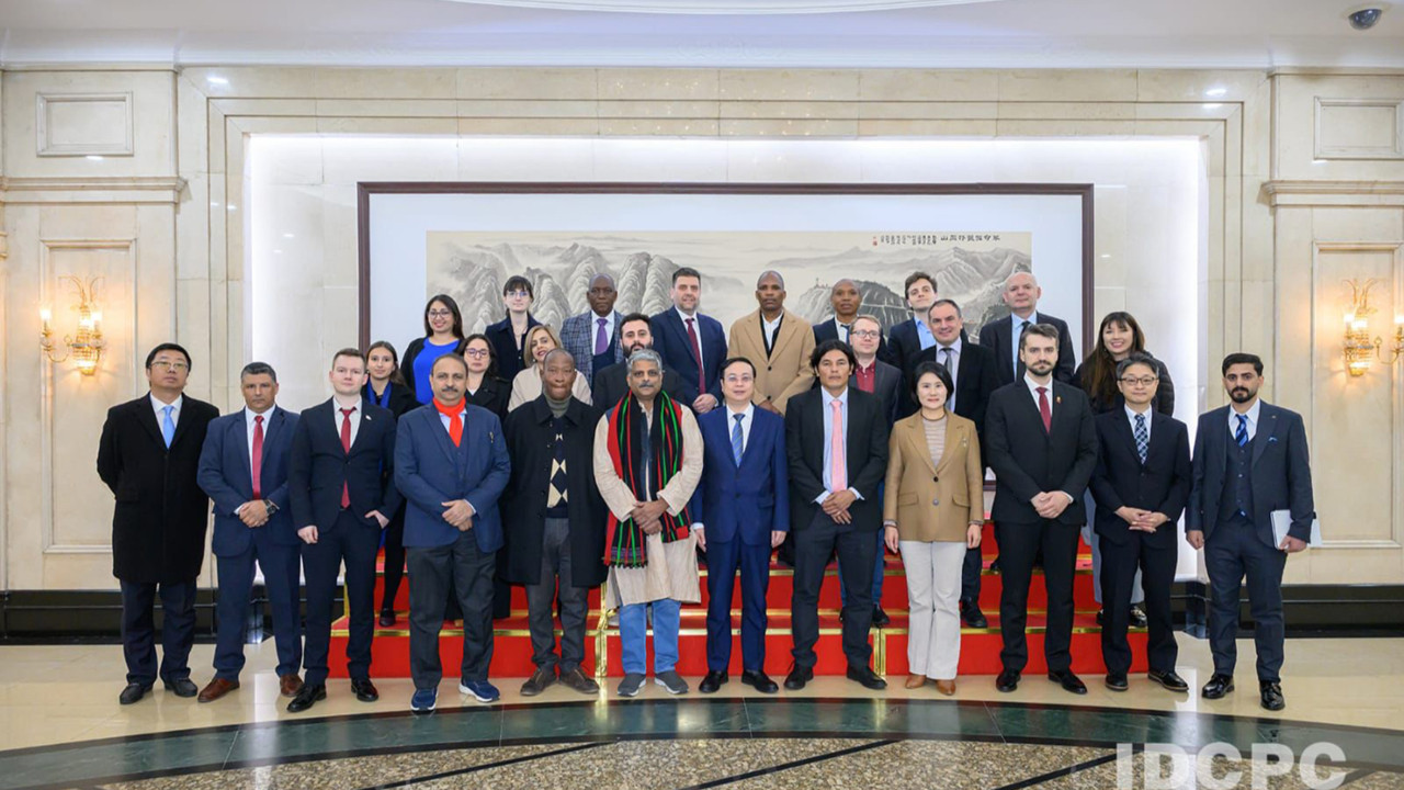 ‘Önümüzdeki görev en geniş cepheyi toplamaktır’