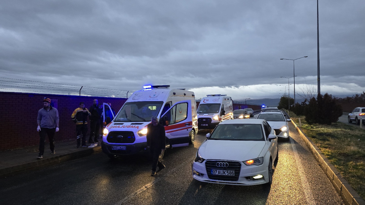 Bingöl'de trafik kazası! 6 kişi kazada yaralandı