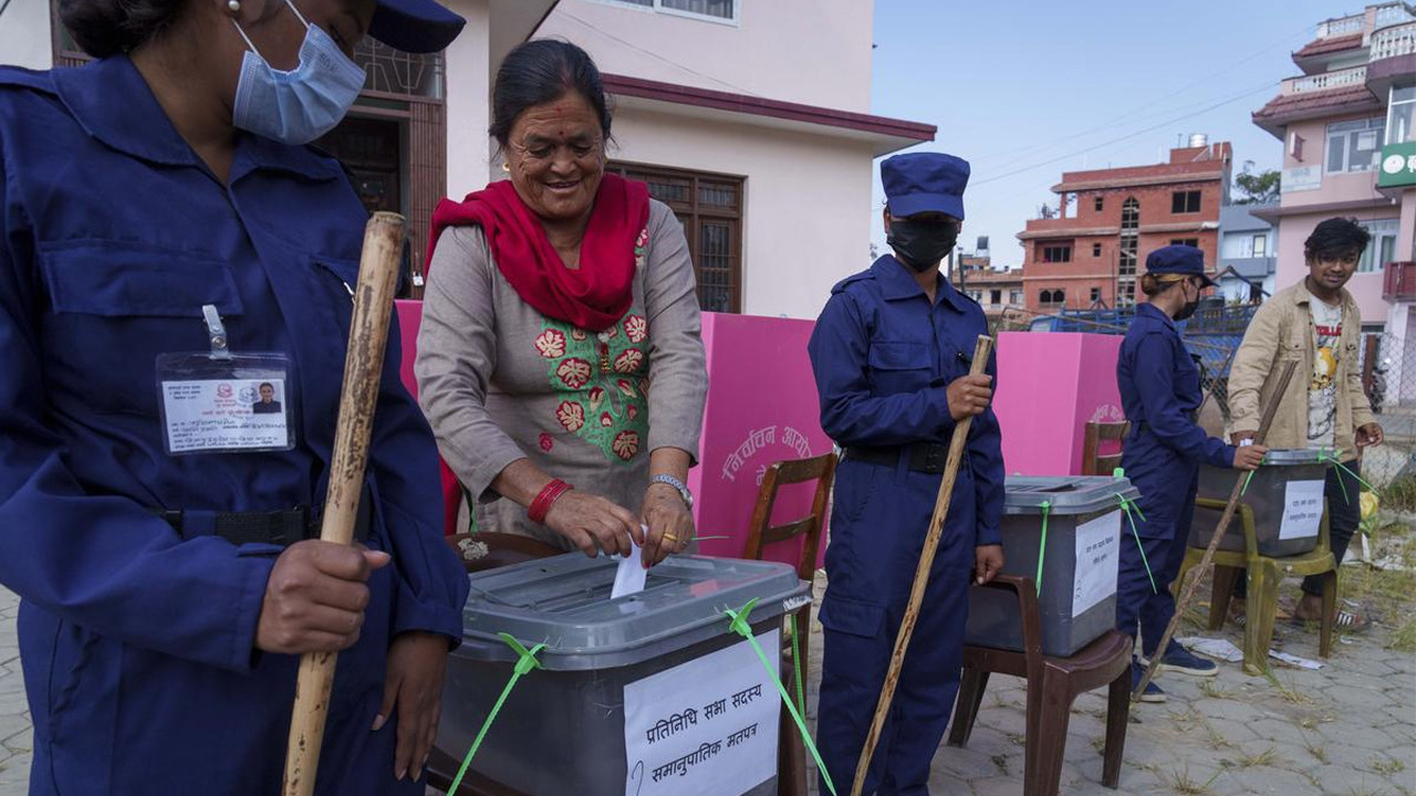Protestolar sonucunda hükümet devrilmişti! Seçime girebilecek parti sayısı pes dedirtti