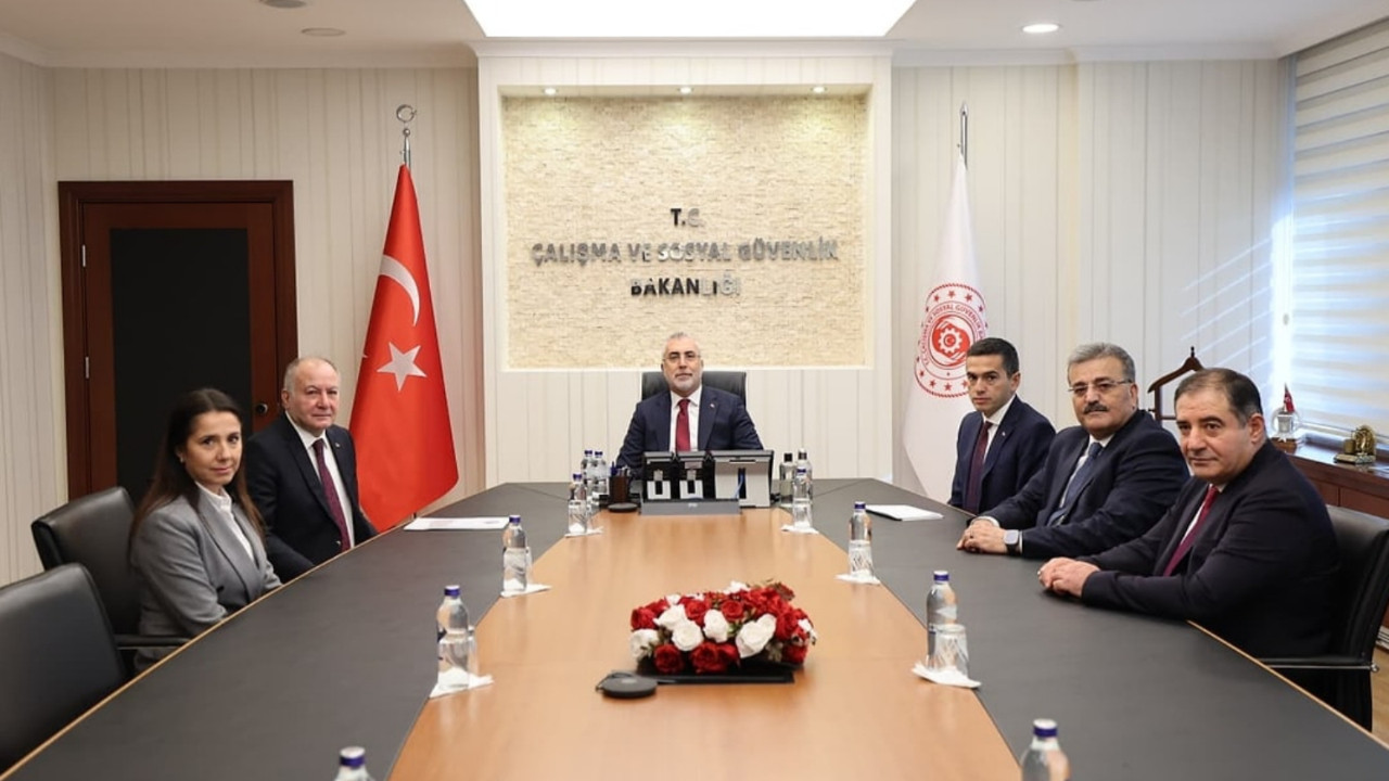 HAK-İŞ’ten TÜRK-İŞ’e destek! 'Masaya oturmamakla doğru yaptı, arkasındayız'