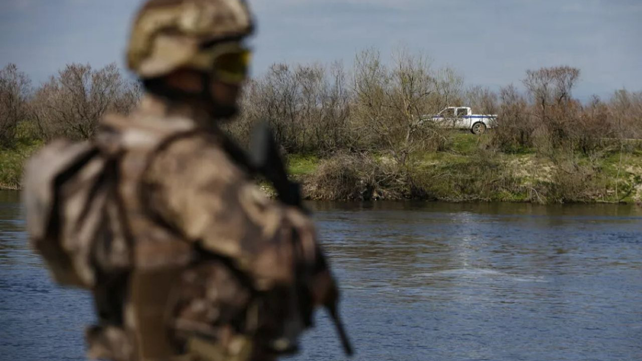 Yunan basınında hendek kazdıran iddia: 'Türkler saldırı için Meriç Nehri’ni boşaltıyor'