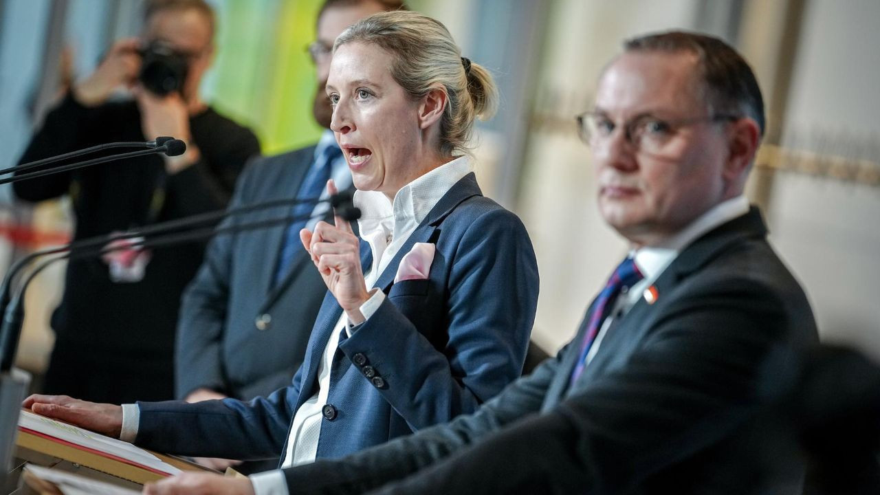 Ana muhalefet AfD Berlin'i Ukrayna sorularıyla sıkıştırıyor... Eş Bakan Chrupalla: Naziydik, Rusçu olduk