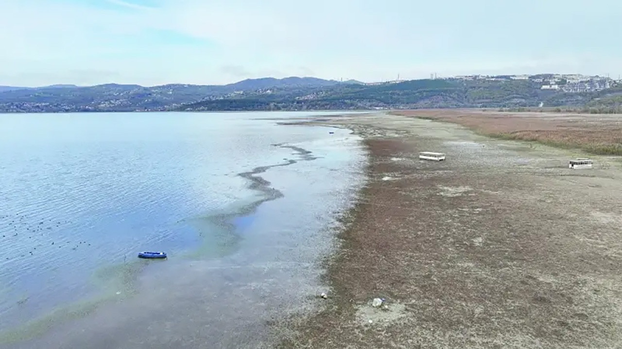 Sapanca Gölü'nde korkutan görüntü! 1 yıllık su yok oldu...
