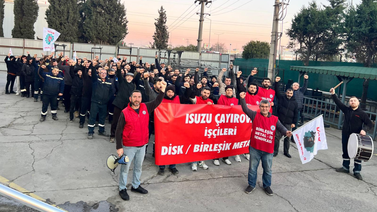 Metal işçisinden uyarı eylemi