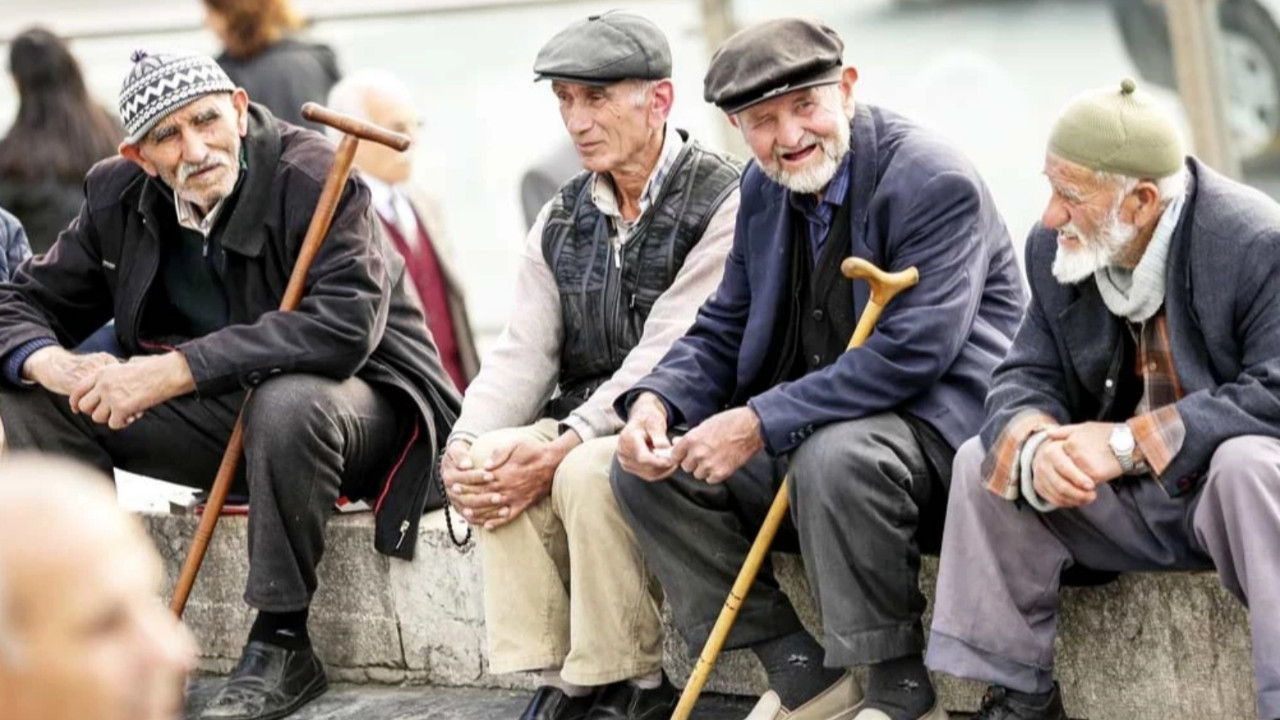 Emekli daha da yoksullaştı! Sosyal yardımlar açığı kapatamadı