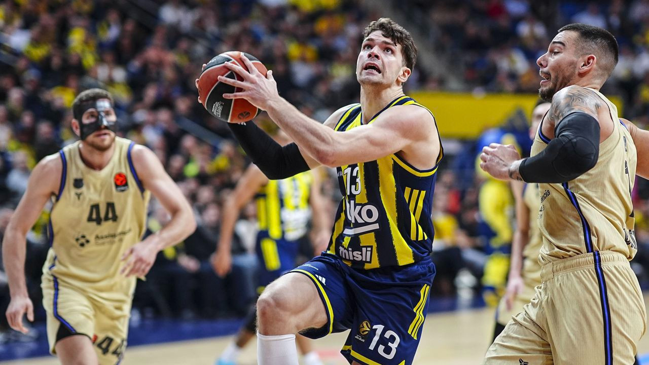 Fenerbahçe Beko, Barcelona'yı 72-71 mağlup etti