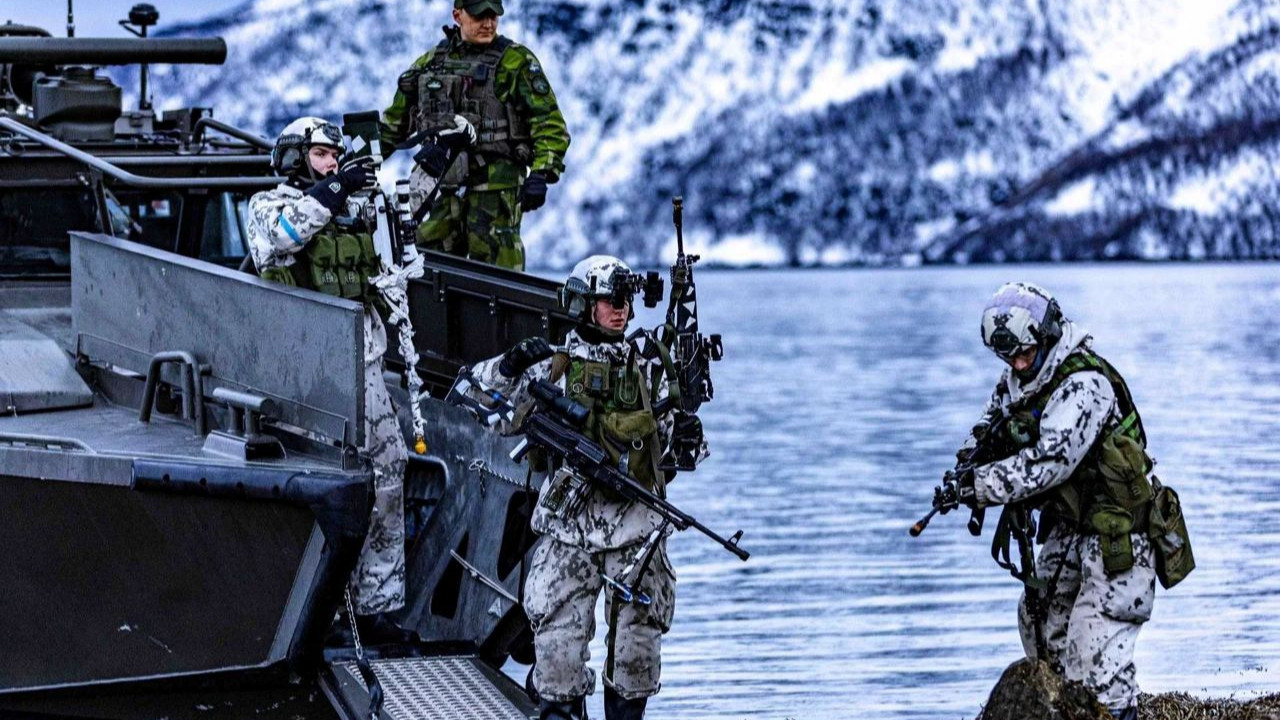 Finlandiya 'dedeler taburu' ile NATO-Rusya gerilimine fırtına gibi giriyor!