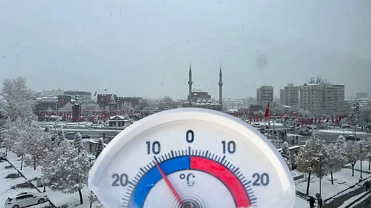 Kar yağışı devam ediyor! Meteoroloji kar yağacak 35 şehri açıkladı