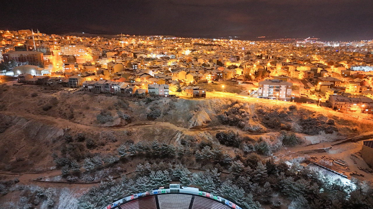 Uşak kent merkezi beyaza büründü