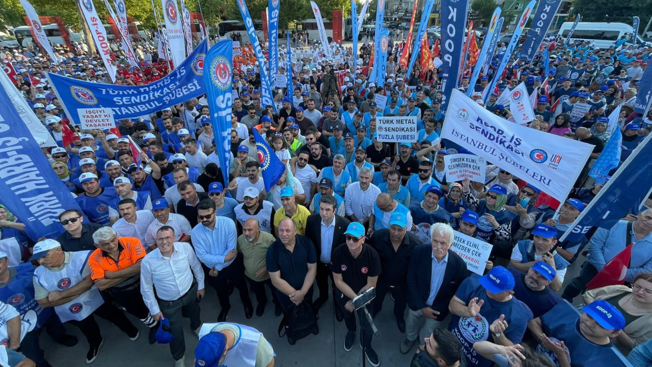 Masadan sahaya işçi-memur ayakta