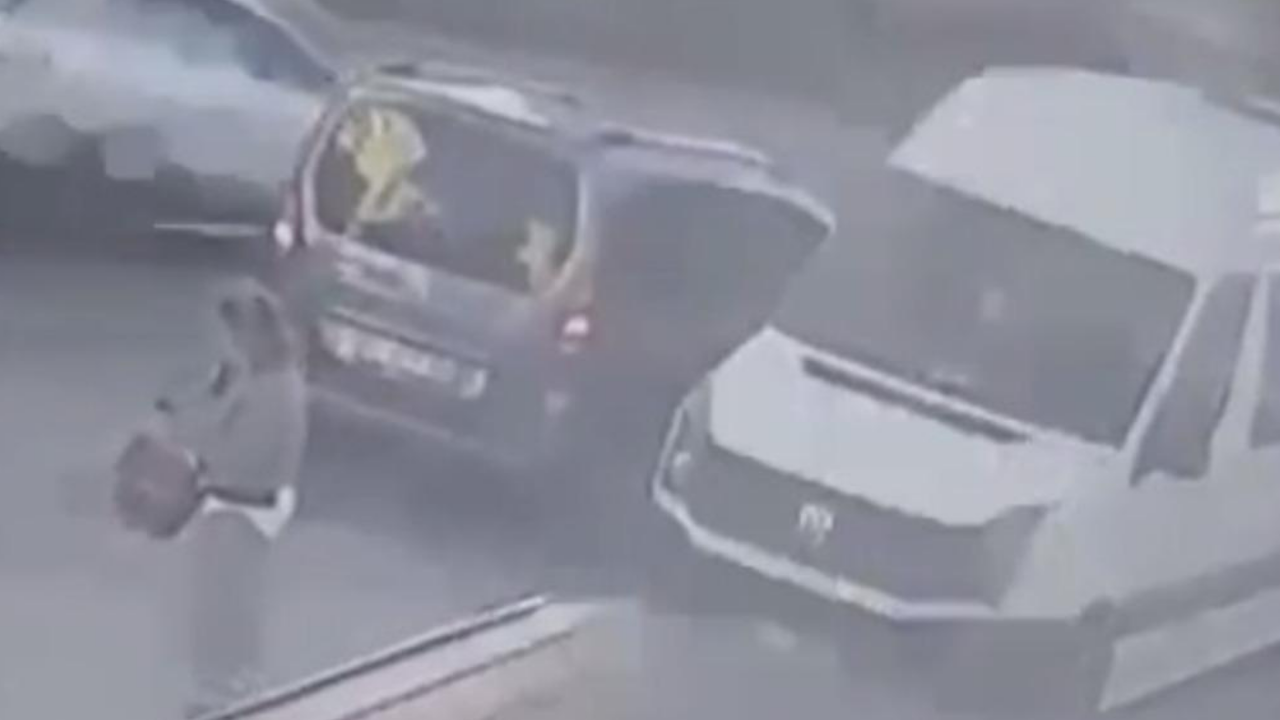 Trabzon'da akılalmaz kaza! Servisin altına kalan kadın böyle sürüklendi