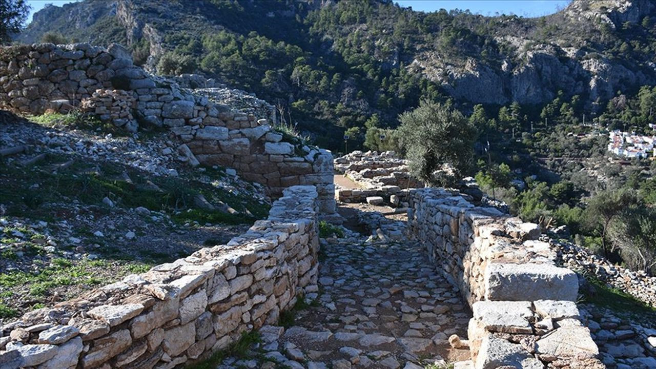Amos Antik Kenti'nde bulundu! Arkeologları şaşırttı