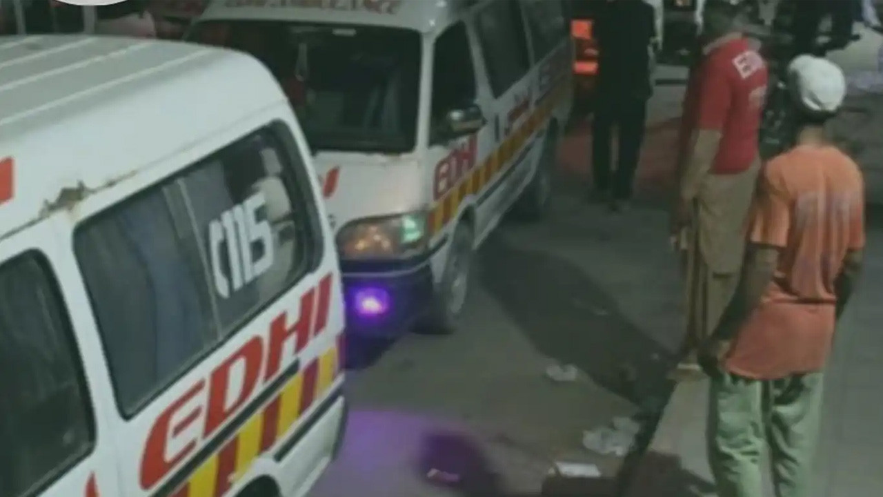 Katliam gibi kaza! Yolcu otobüsüyle minibüs çarpıştı! 14 kişi hayatını kaybetti