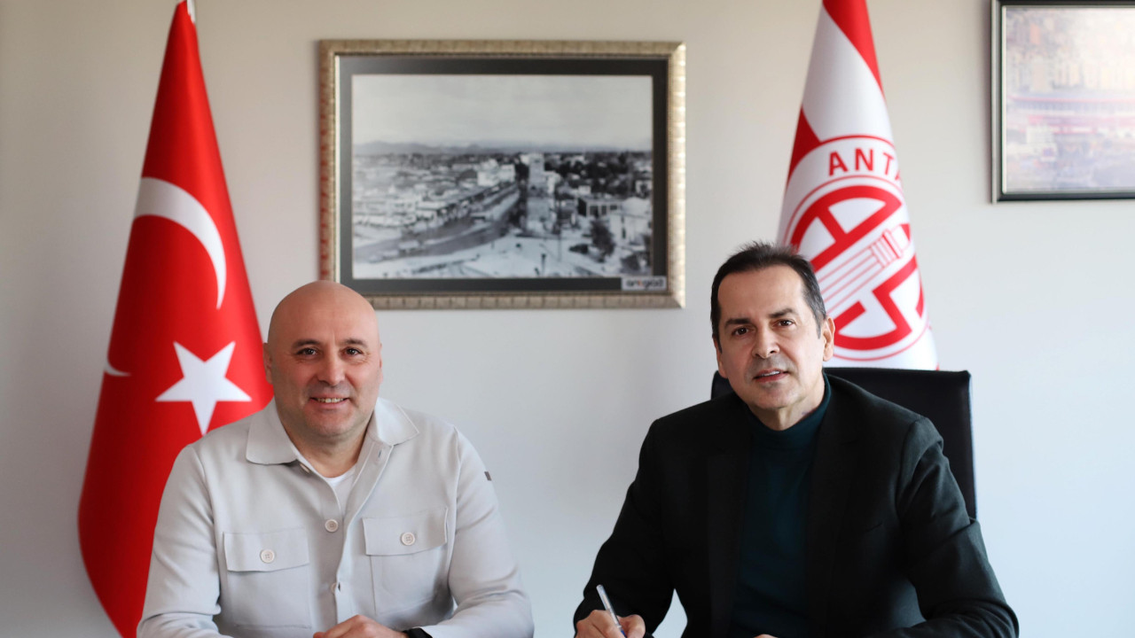 Antalyaspor'un yeni teknik direktörü belli oldu! İmzalar atıldı