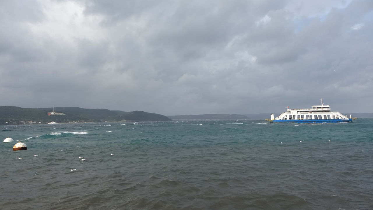 Çanakkale Boğazı çift yönlü trafiğe kapatıldı