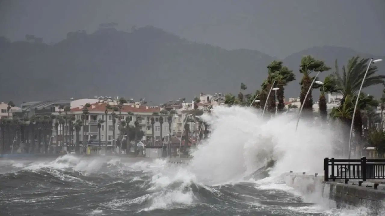 İstanbullular için fırtına alarmı: Sürücülere uyarı