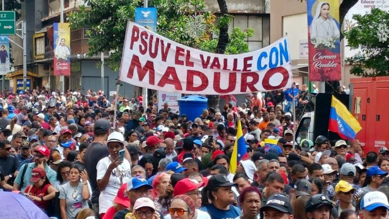 Venezuela halkından gövde gösterisi: Maduro’ya tam destek
