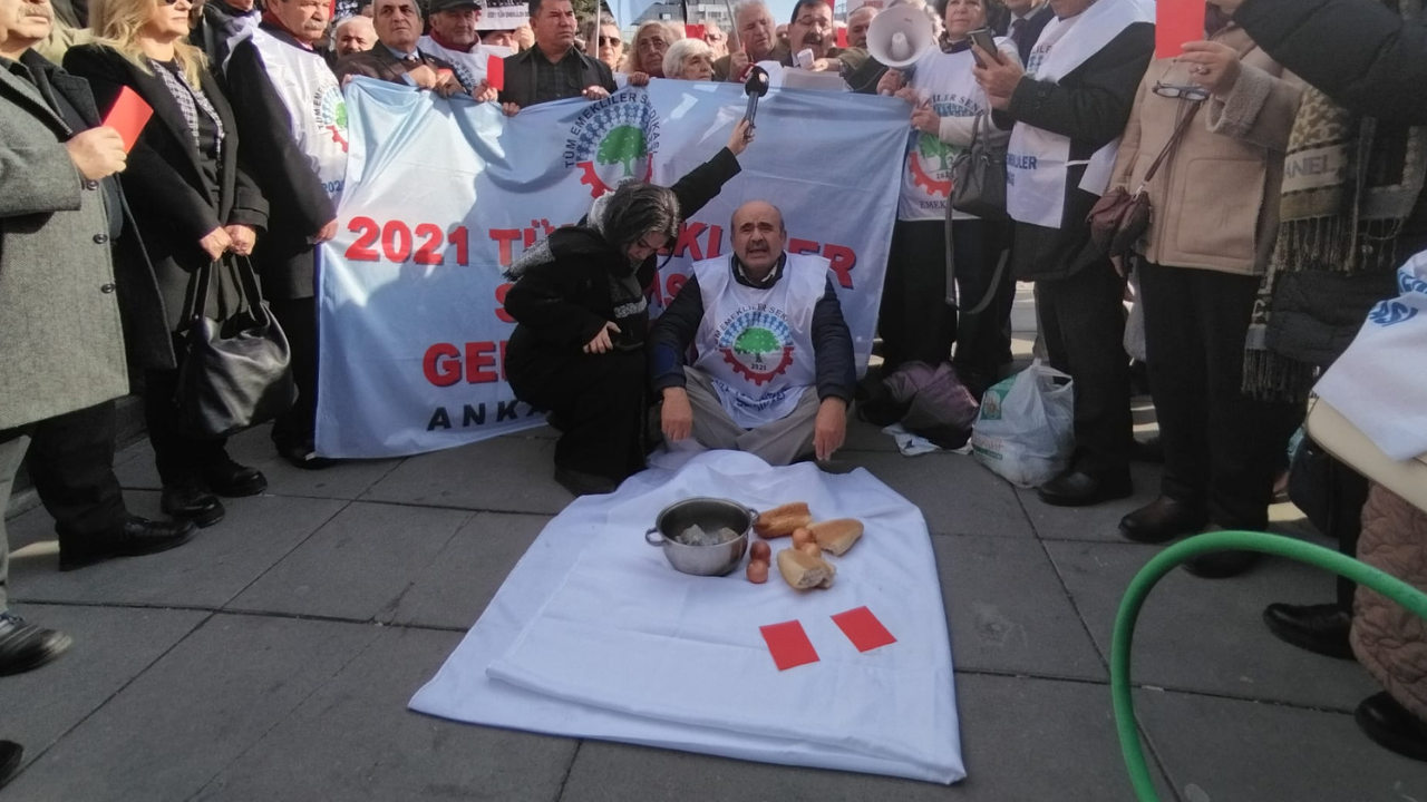 Emeklilerden iktidara kırmızı kart