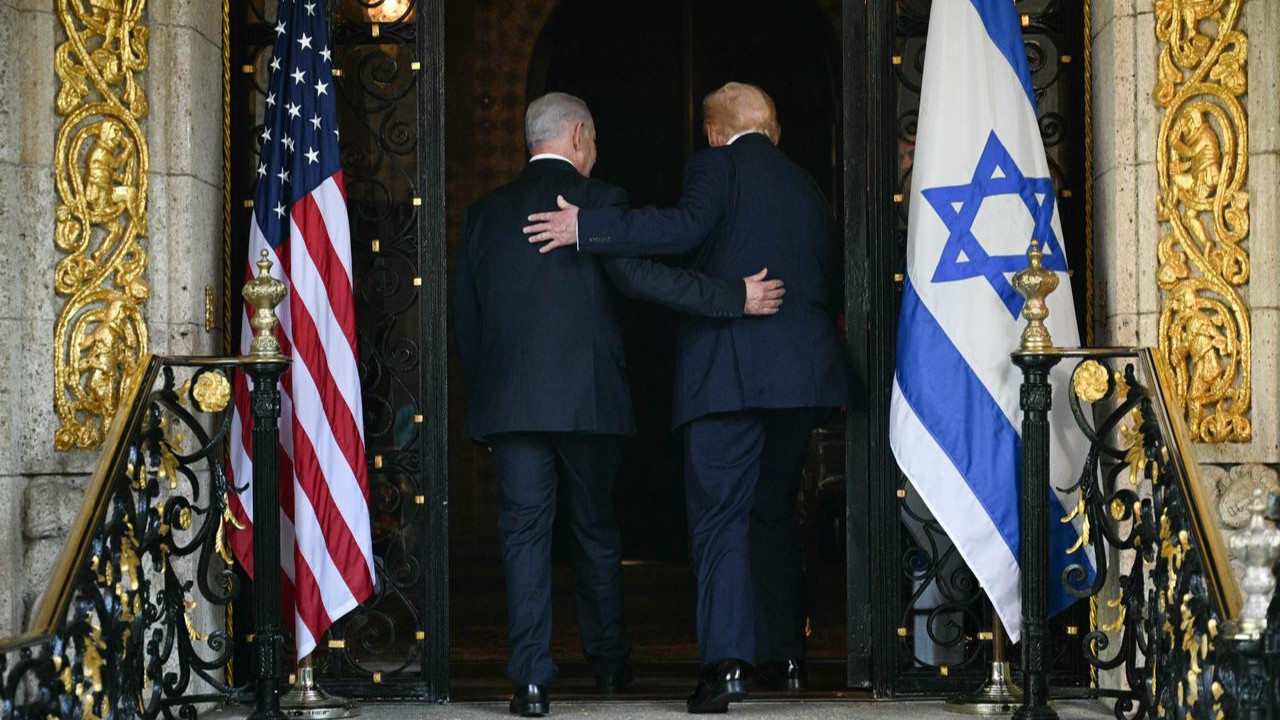 CIA-Mossad sahada Netanyahu-Trump mikrofon başında: İran'ı yine bombalamakla tehdit etti