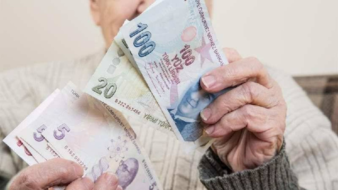 Yaşlı ve engelli aylıkları hesaplara yatırılıyor