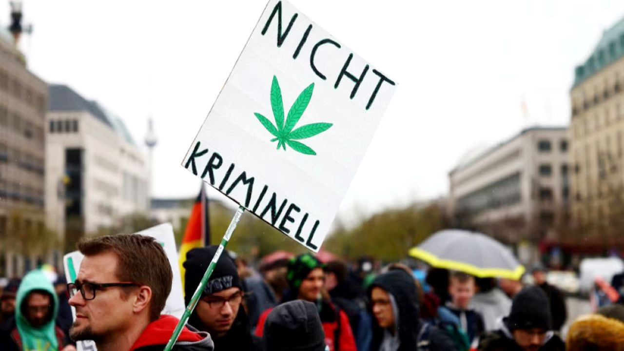 Özgürlük ile esrar yan yana olmaz!