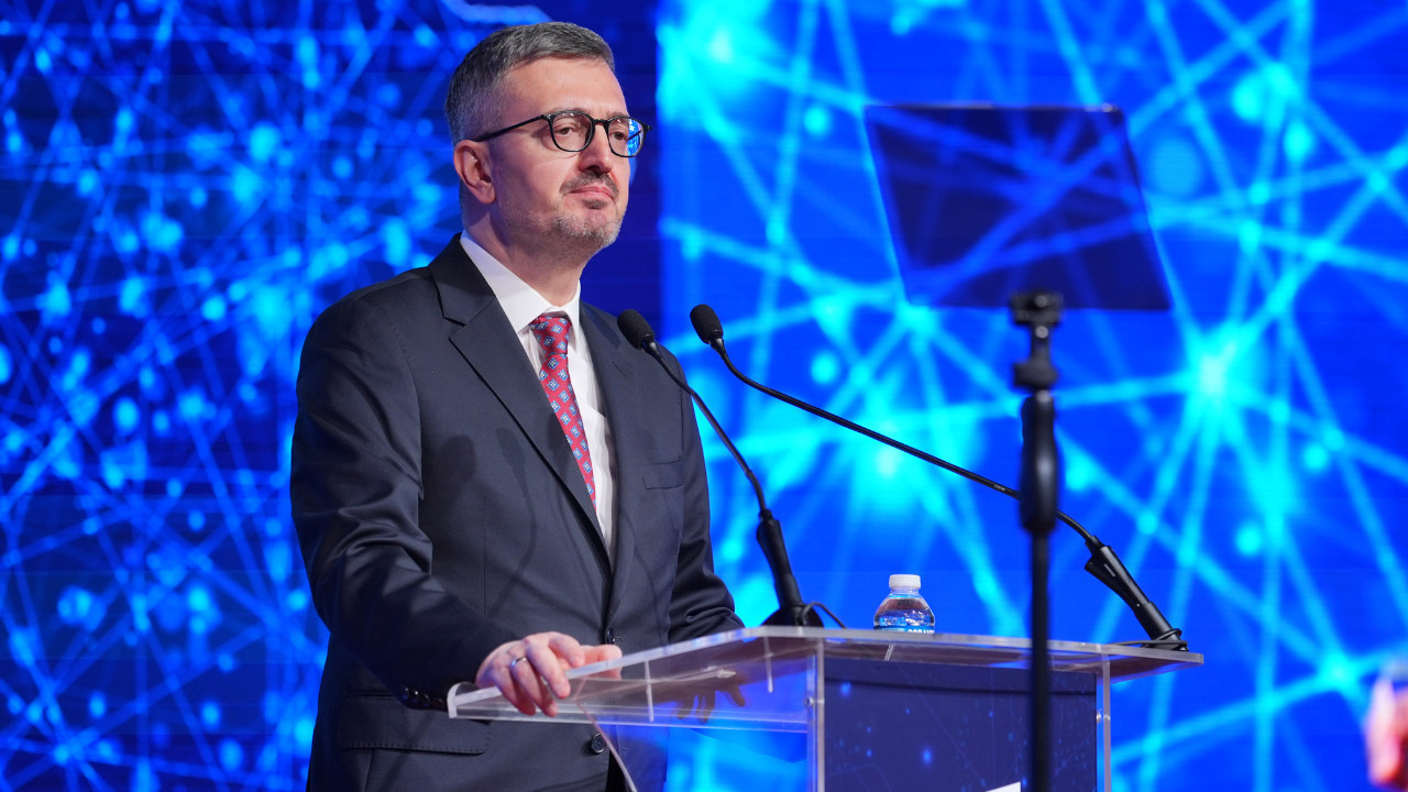 Burhanettin Duran: Dijital dönüşüm gazeteciliği kökten değiştiriyor