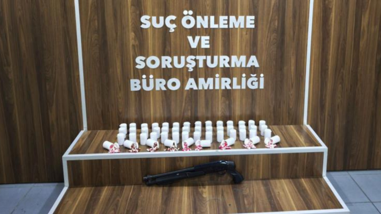 İzmir'de bir evde 2 bin 550 uyuşturucu hap ele geçirildi