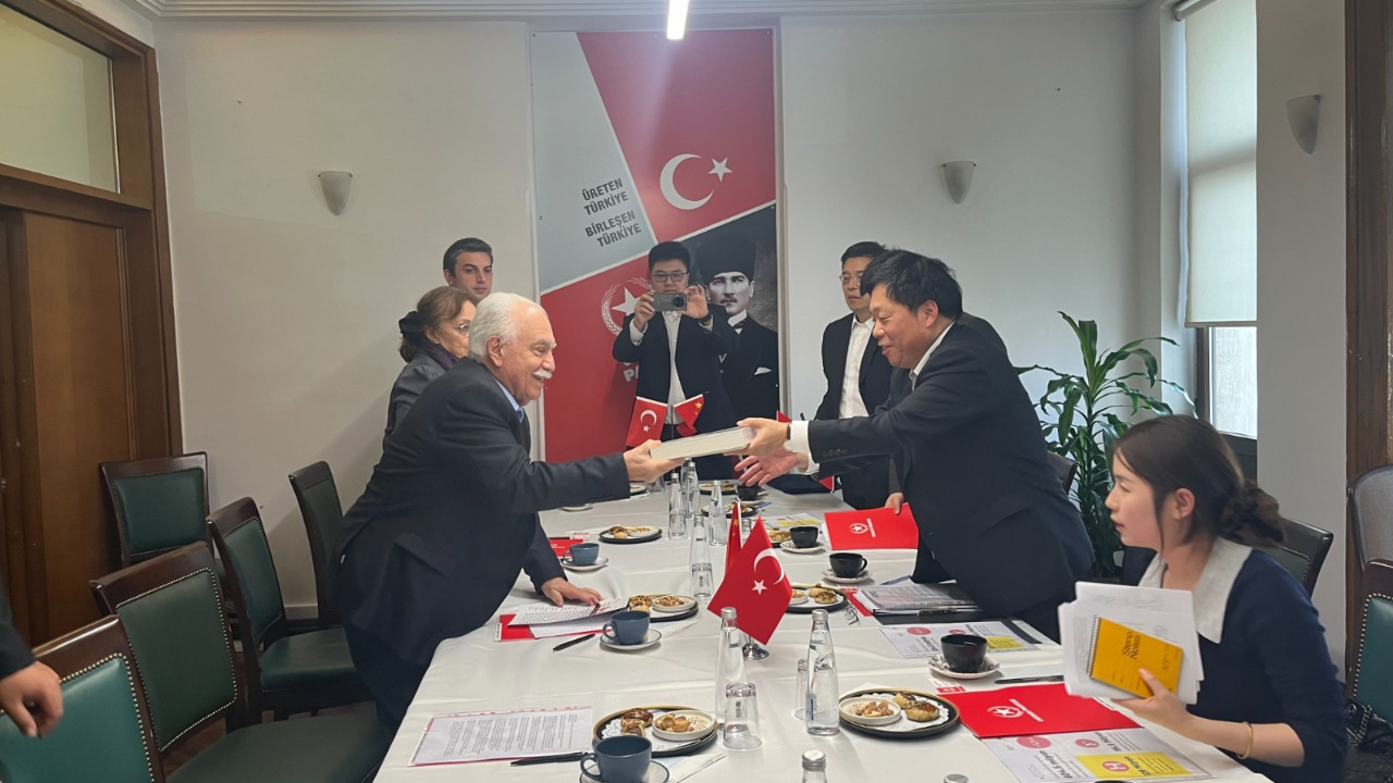 Çinli üst düzey heyetten Perinçek'e ziyaret