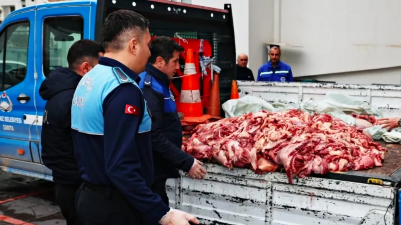 Görenlerin midesi kalktı! Mersin'de yakalanmasa vatandaşa yedireceklerdi