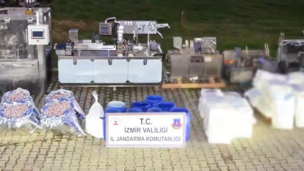 İzmir'de 1,6 ton uyuşturucu hap ham maddesi ele geçirildi