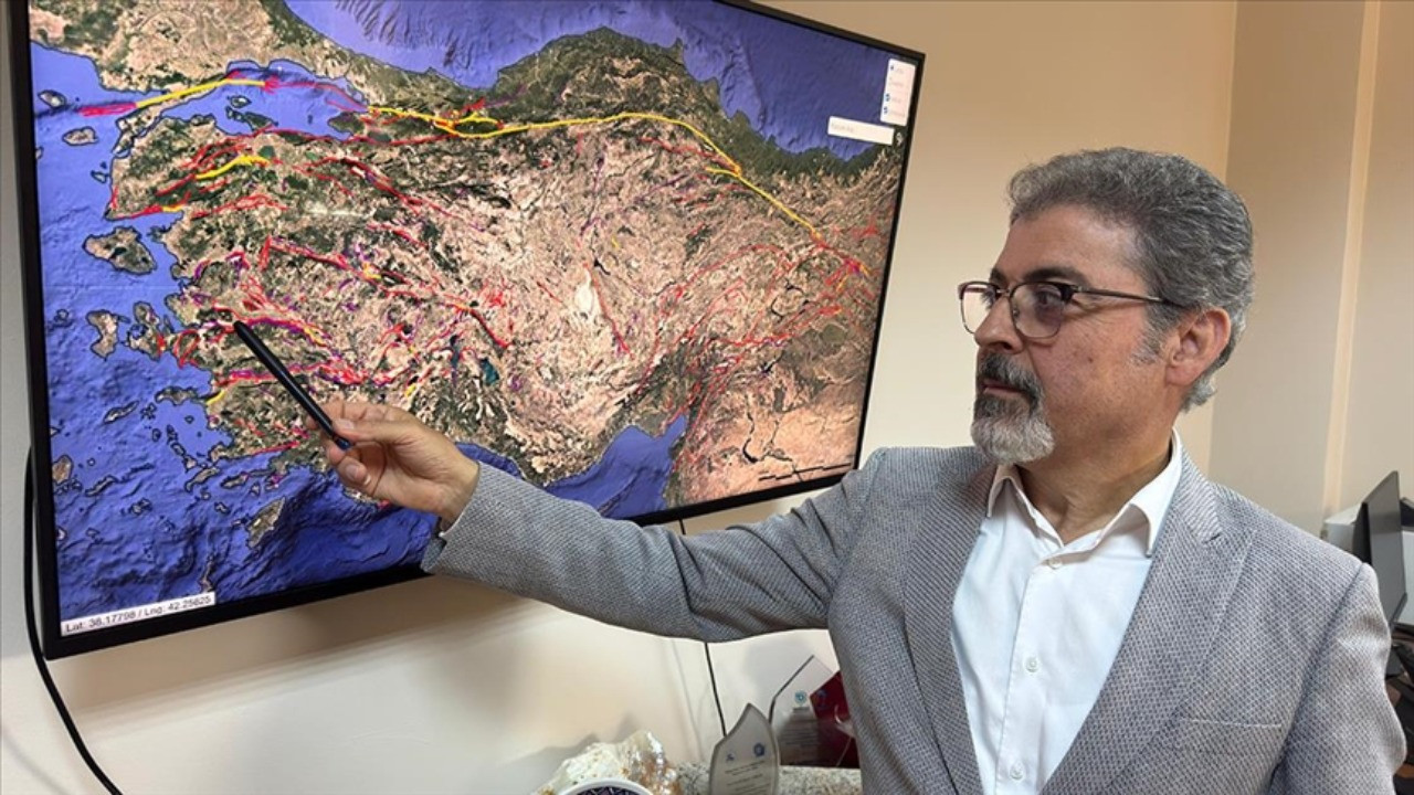 İzmir'de kaç şiddetinde deprem olabilir? Prof. Dr. Sözbilir değerlendirdi