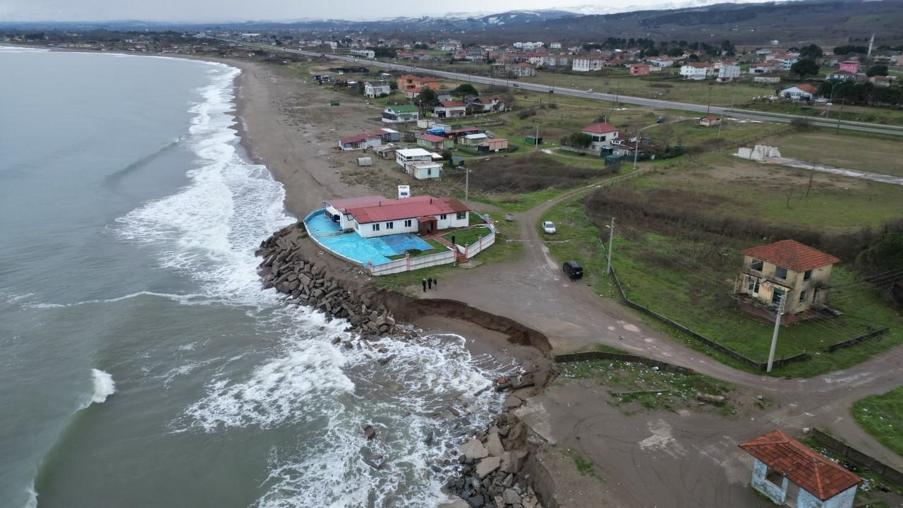 Korkutan kıyı erozyonu: Deniz 50 metre içeri girdi