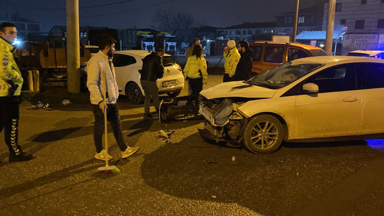 Bursa'da trafik kazası! 2 kişi yaralandı