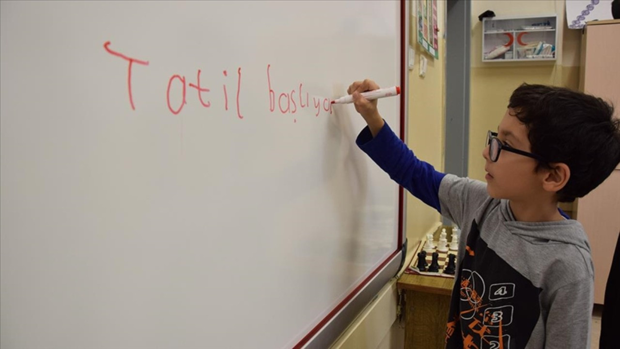 Ara tatiller kalkıyor mu? Bakan Tekin açıkladı