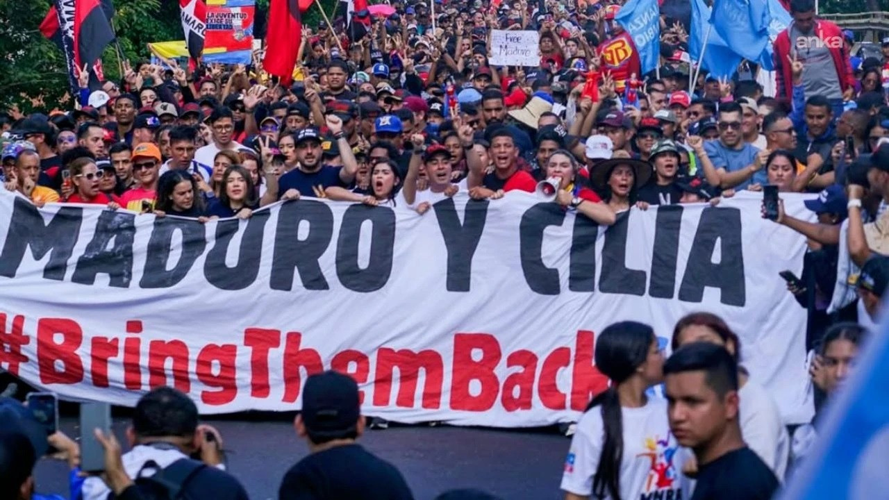 Eski Venezuela Bakan Yardımcısı Carlos ve Bolivarcı öğrenci Franco: Bağımsızlık kırmızı çizgimiz