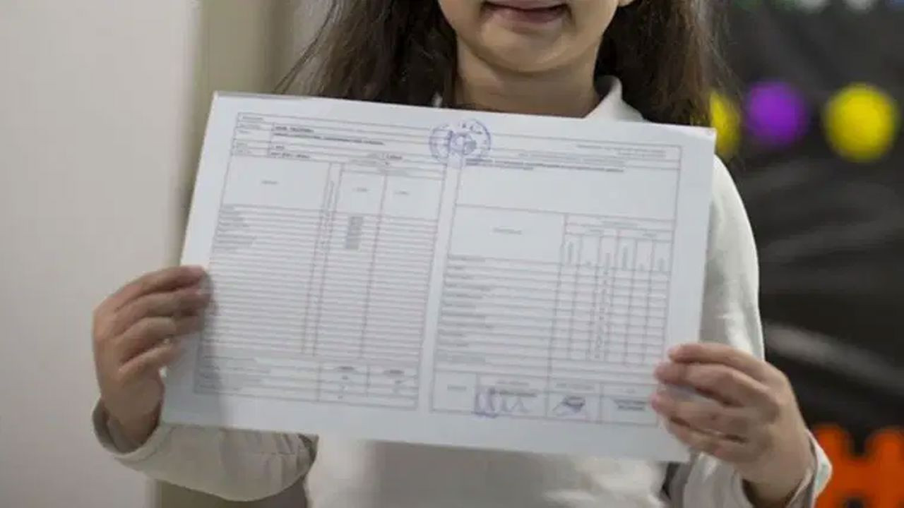 Velilere karne uyarısı: Sevginizi notlara bağlamayın