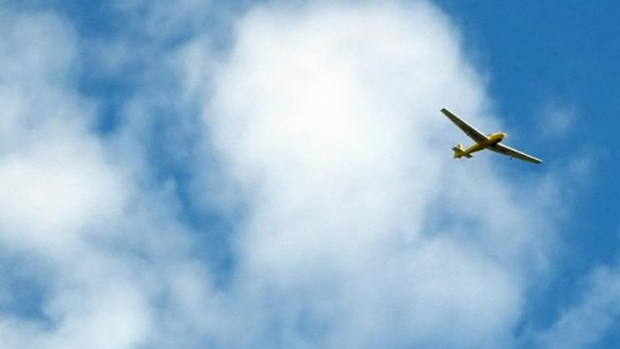 Endonezya'da içinde 10 kişinin bulunduğu uçak kayboldu