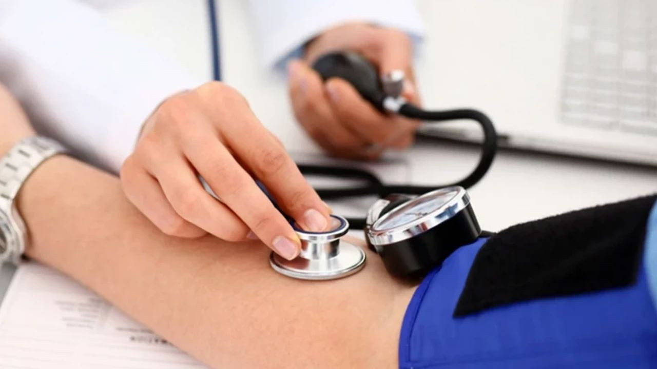 Hipertansiyon sessiz ilerliyor: Uzmandan hayati uyarılar