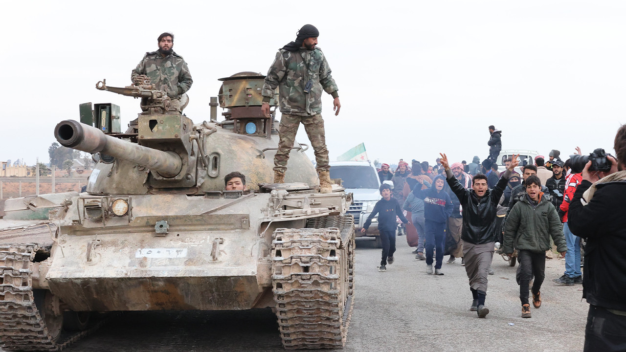 Yeni hedef Rakka! Şam SDG/YPG’nin altındaki halıyı çekti
