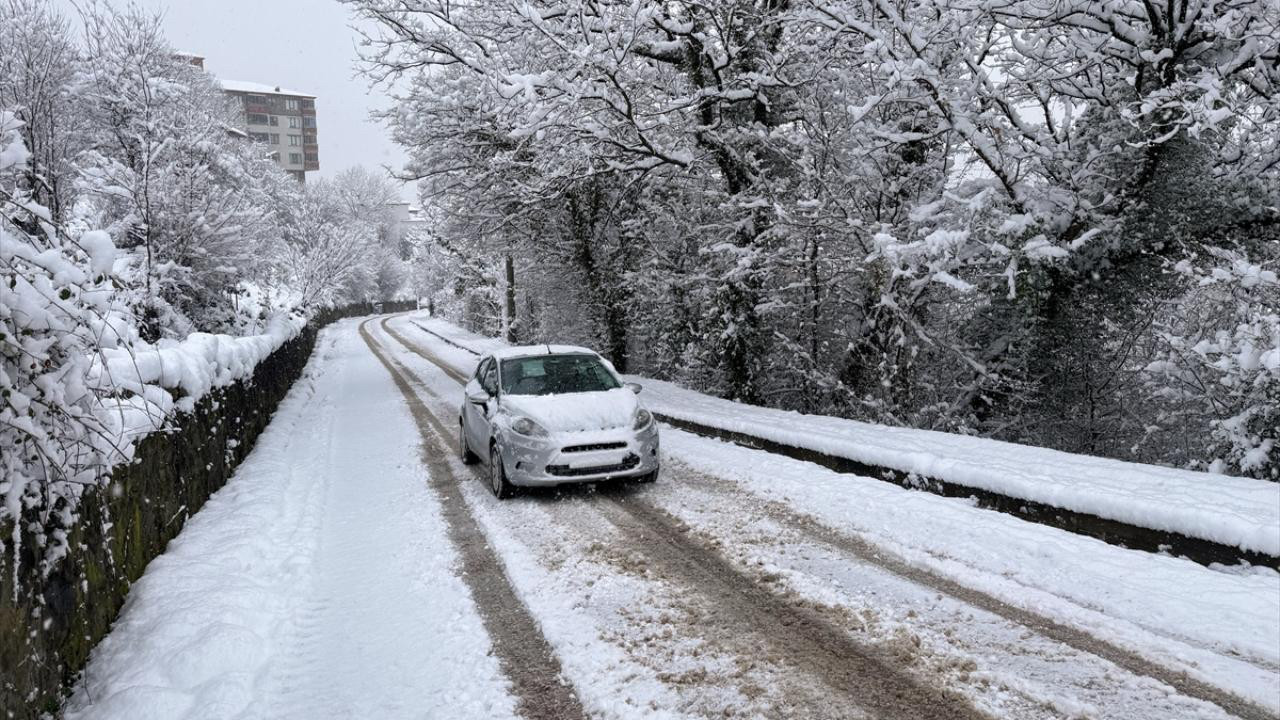 Bartın’da kara yolu kar nedeniyle ulaşıma kapandı