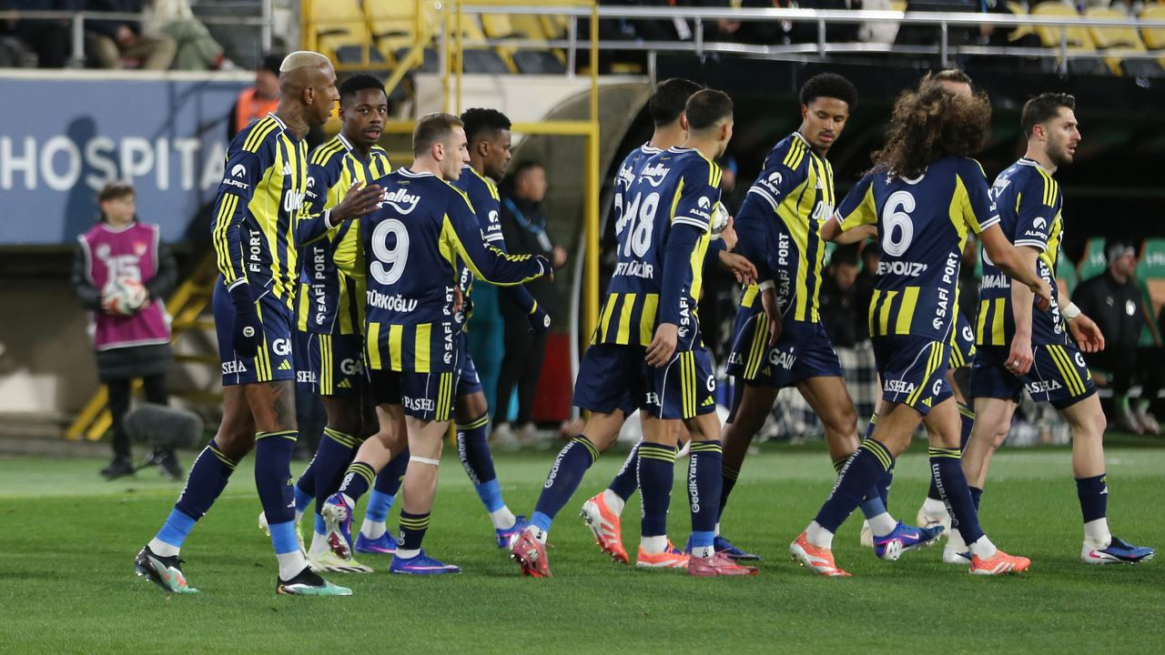 Fenerbahçe, geriye düştüğü maçta kazandı